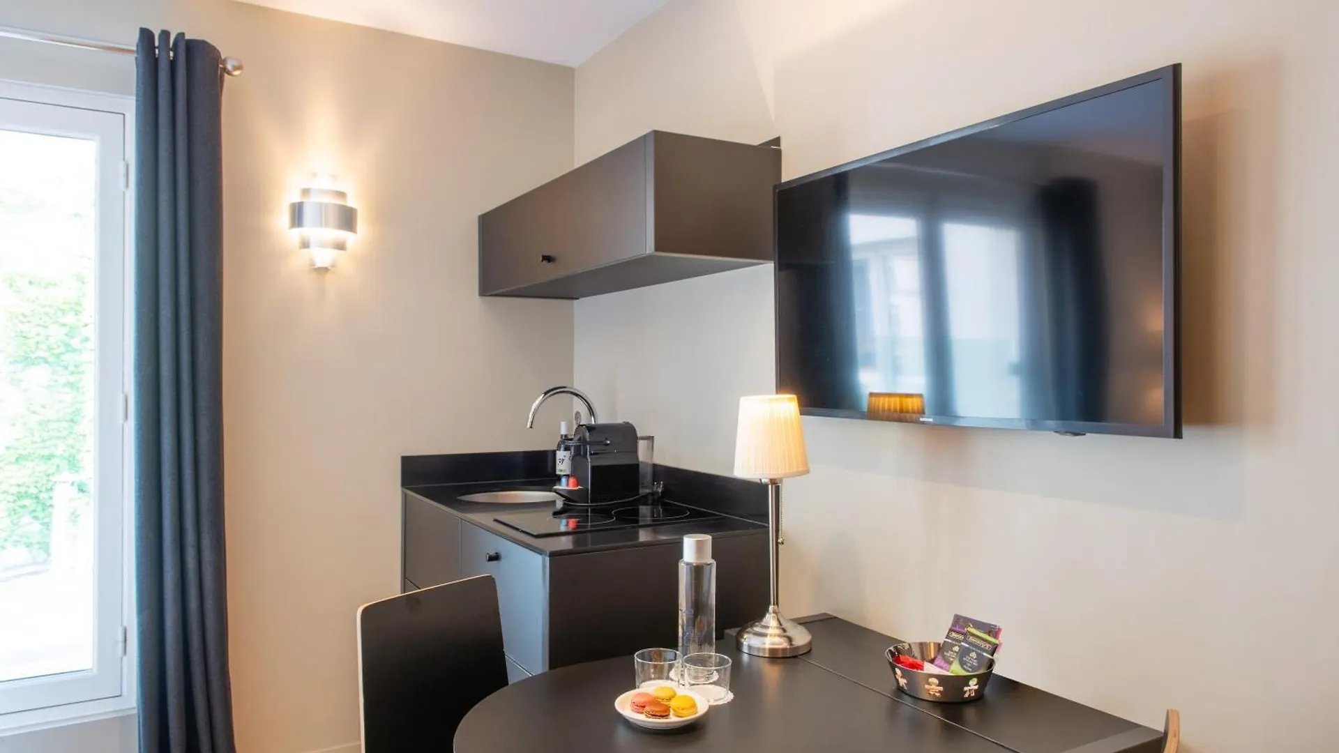 Helzear Etoile Hotel