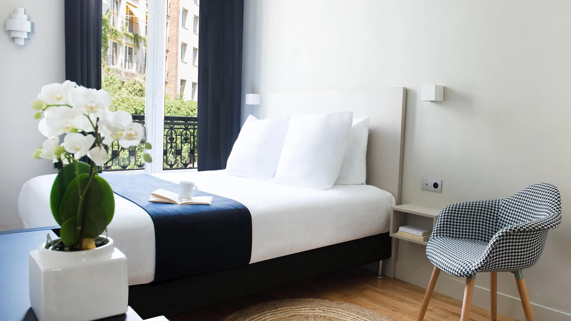 Helzear Etoile Paris